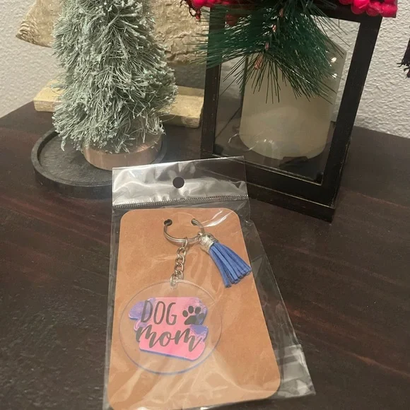 Dog Mom Keychain with Tassel - Picture 3 of 3